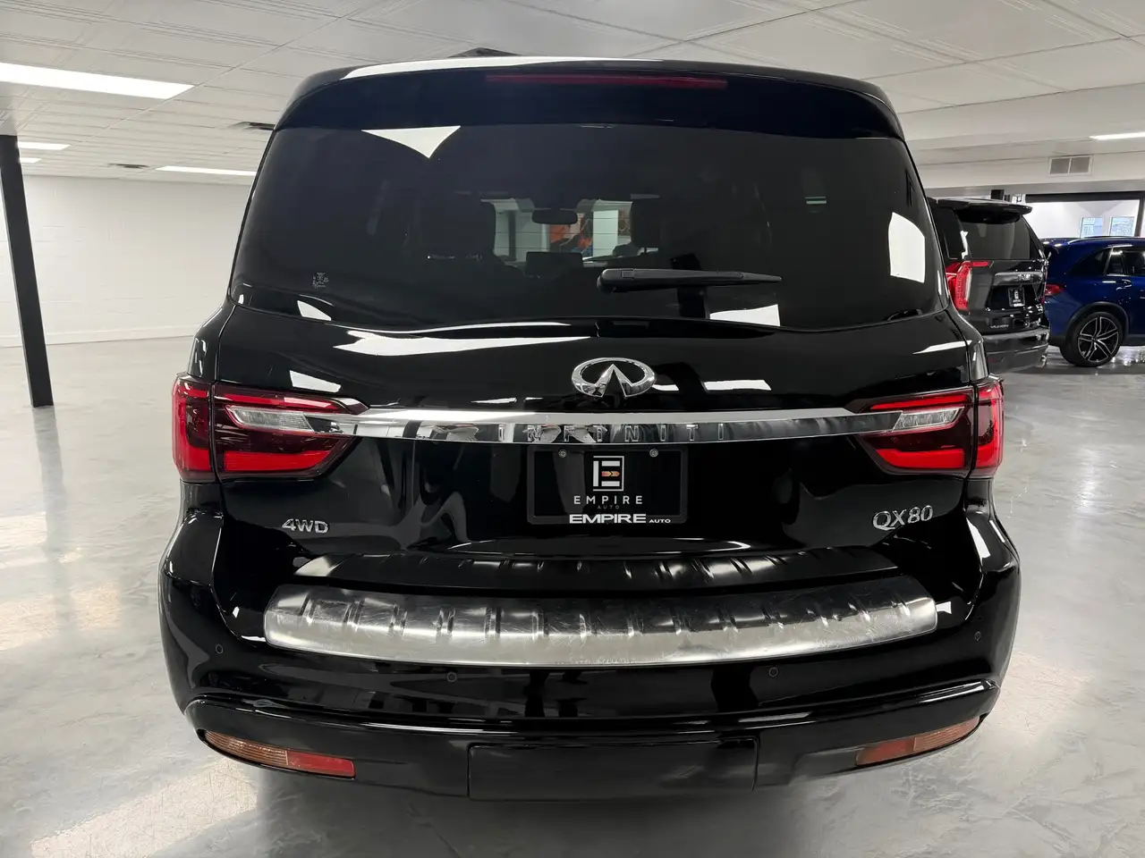 Infiniti QX80 снимка Infiniti QX80