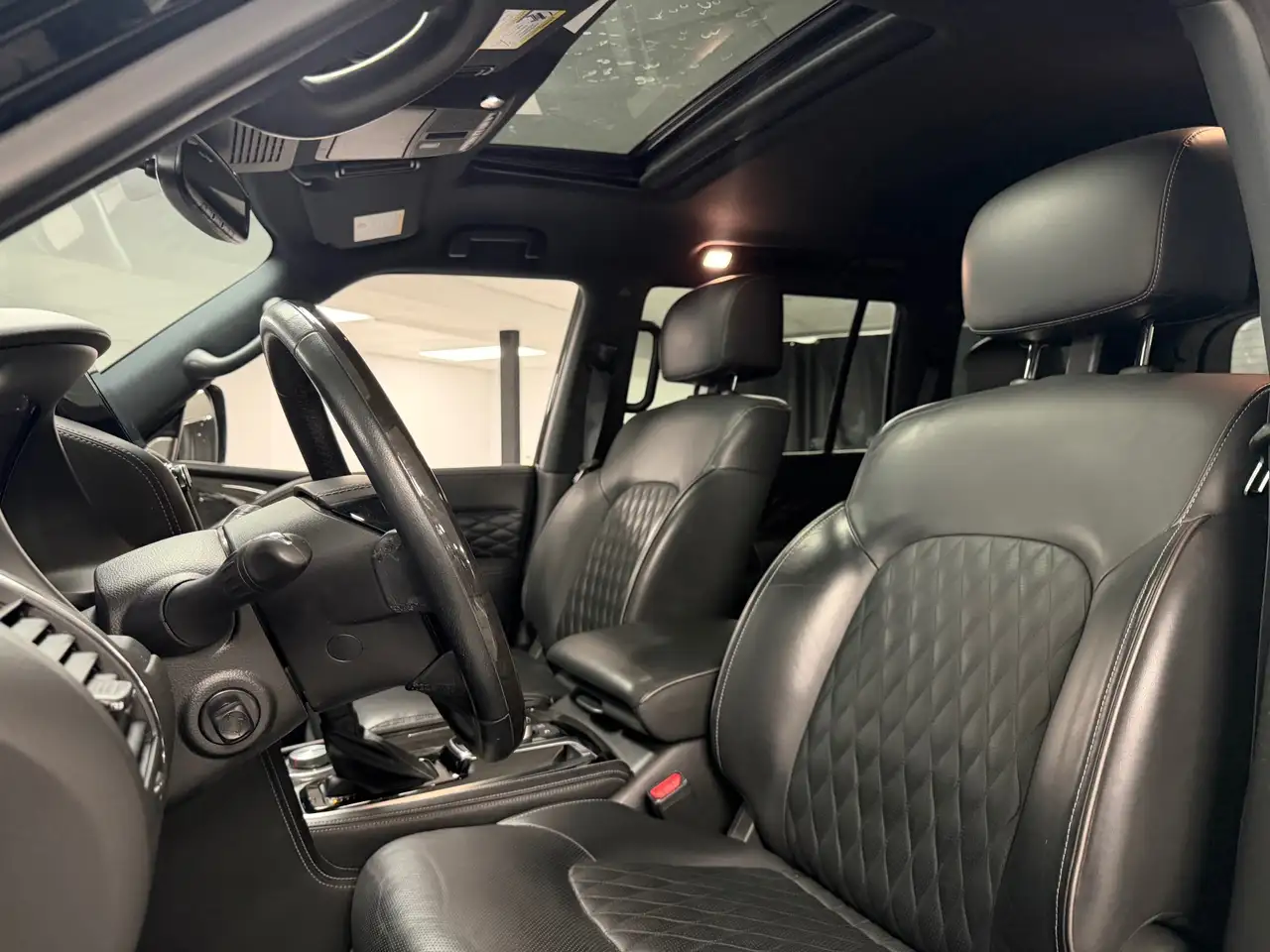 Infiniti QX80 снимка Infiniti QX80