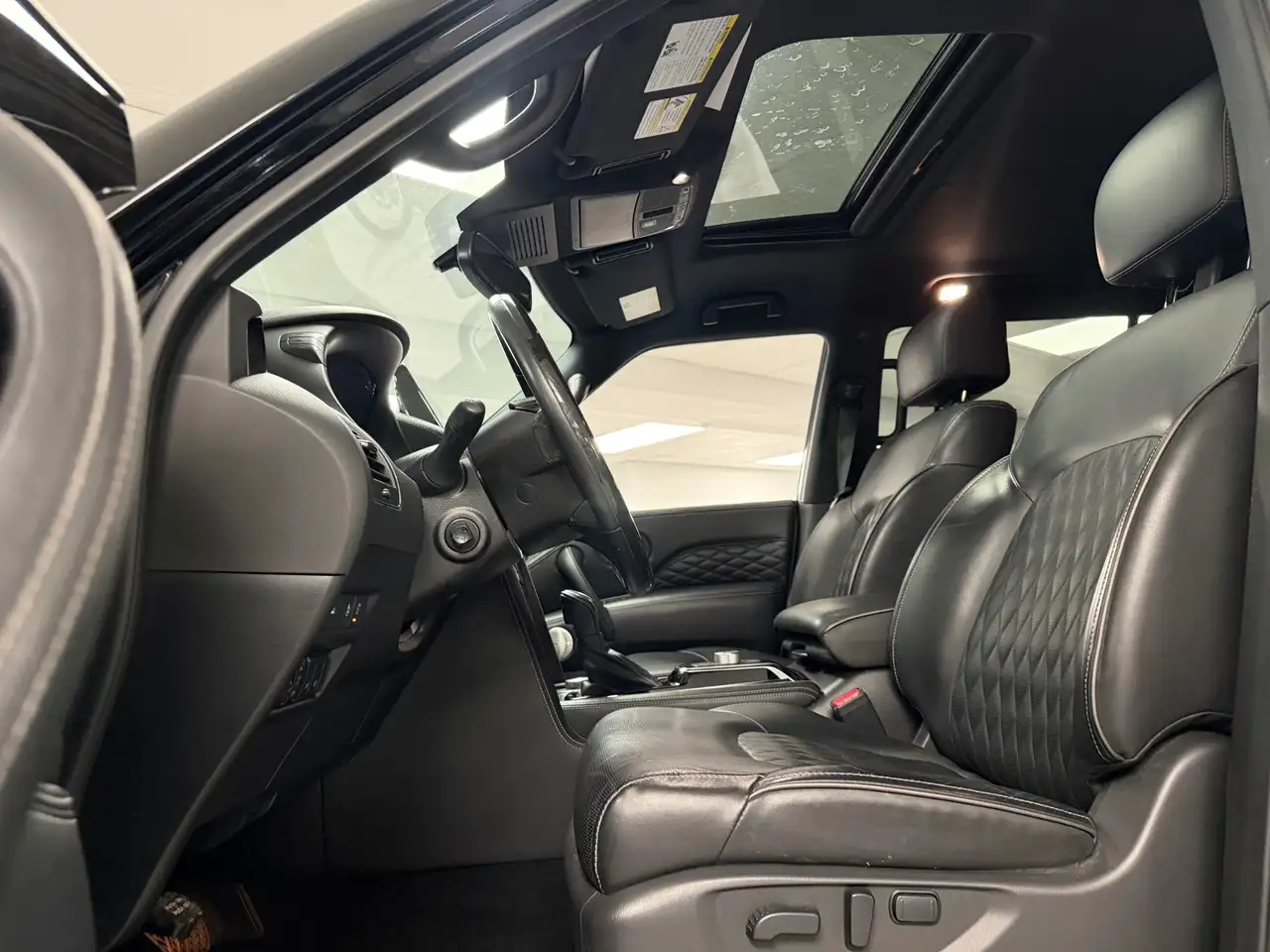 Infiniti QX80 снимка Infiniti QX80