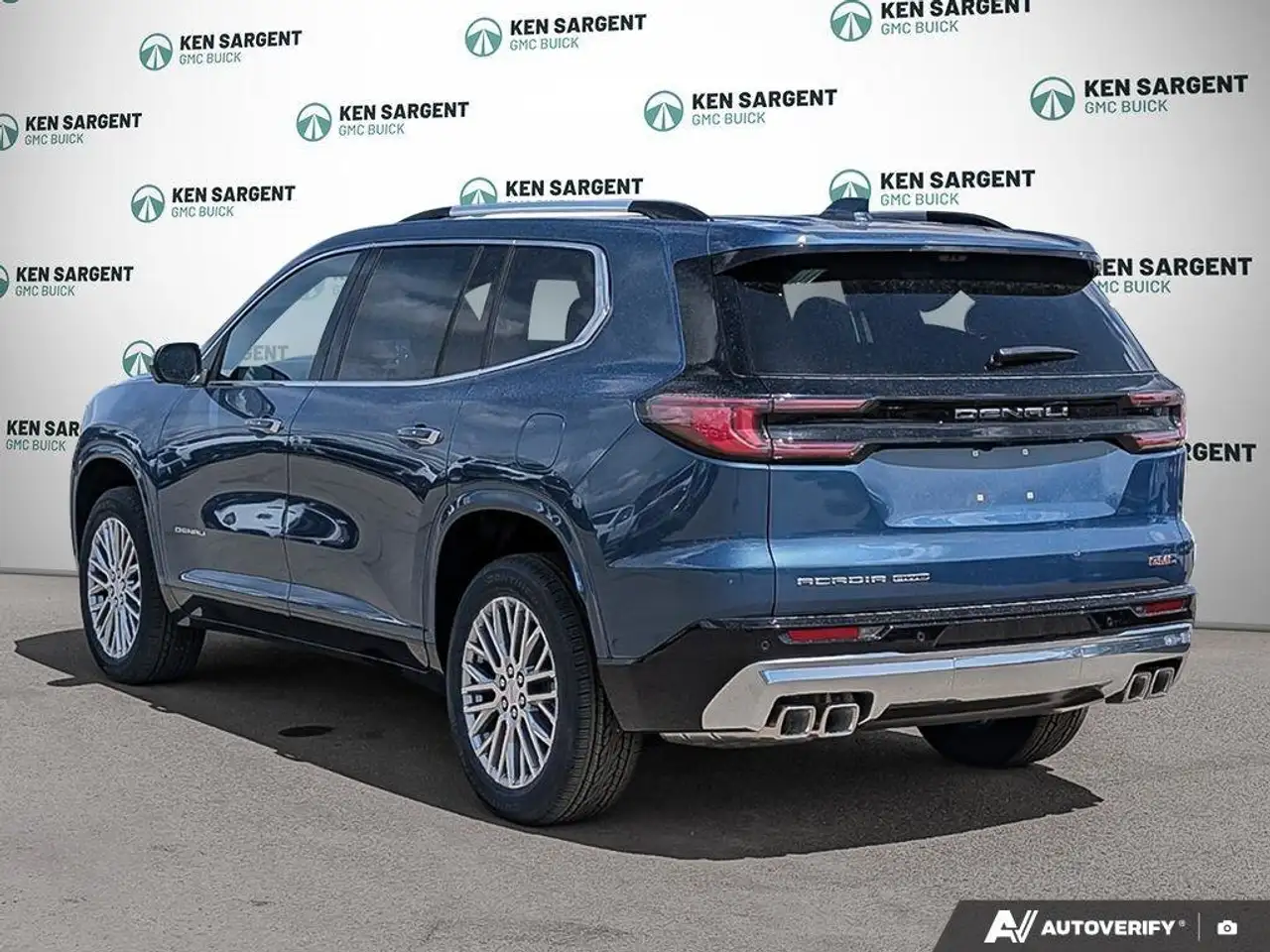 GMC Acadia снимка GMC Acadia