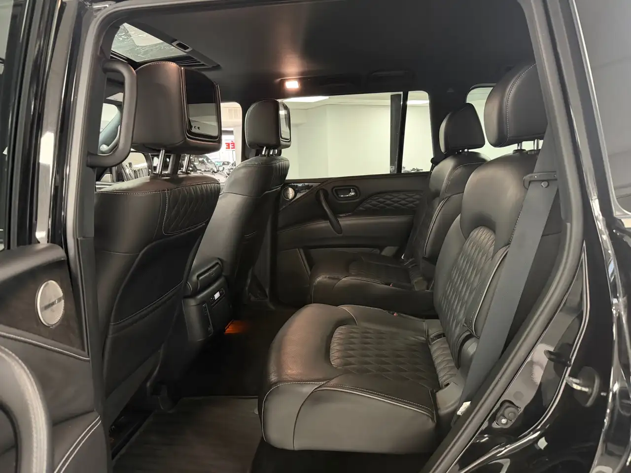 Infiniti QX80 снимка Infiniti QX80