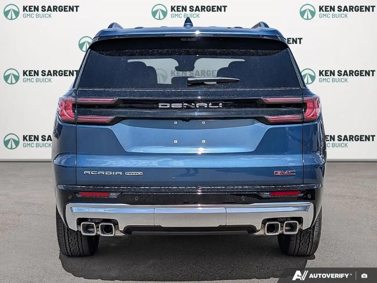 GMC Acadia снимка GMC Acadia