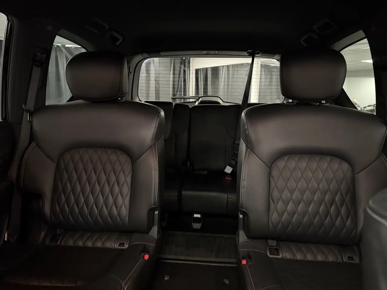 Infiniti QX80 снимка Infiniti QX80
