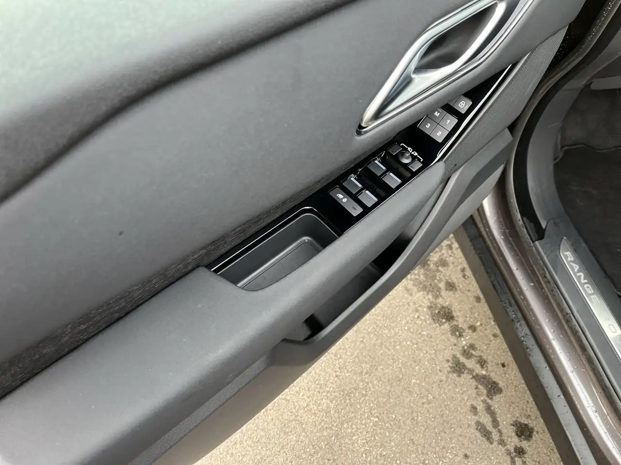 Land Rover Range Rover Velar photo Land Rover Range Rover Velar