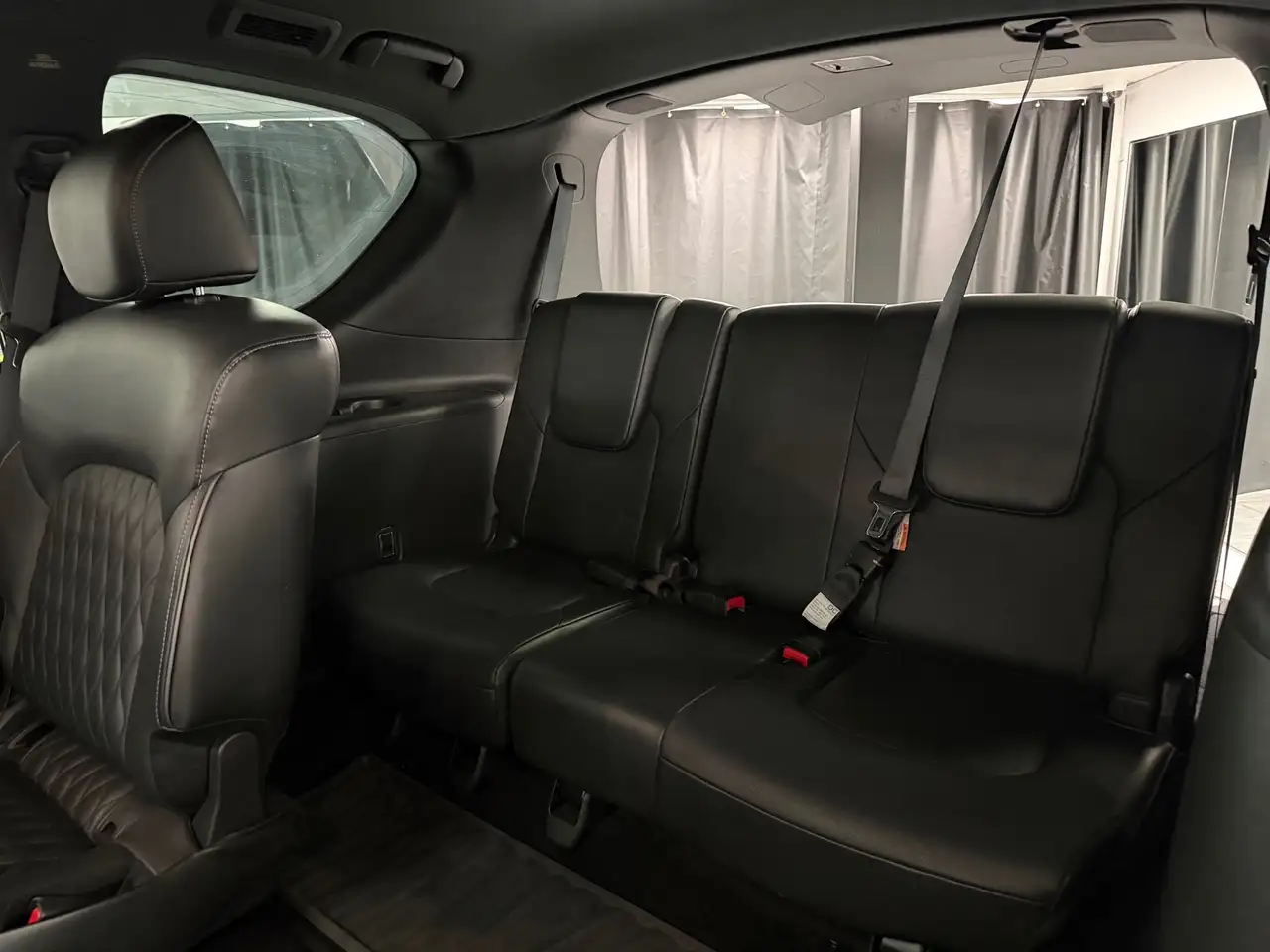 Infiniti QX80 снимка Infiniti QX80