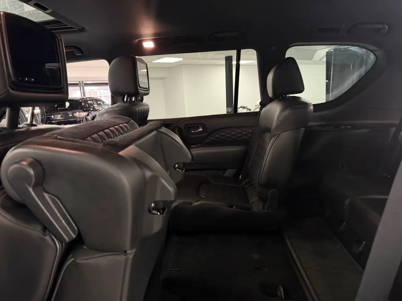 Infiniti QX80 снимка Infiniti QX80