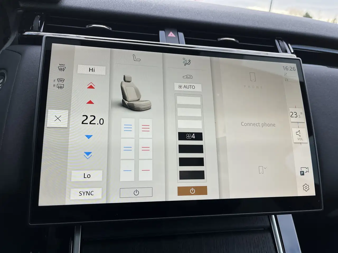 Land Rover Range Rover Velar photo Land Rover Range Rover Velar
