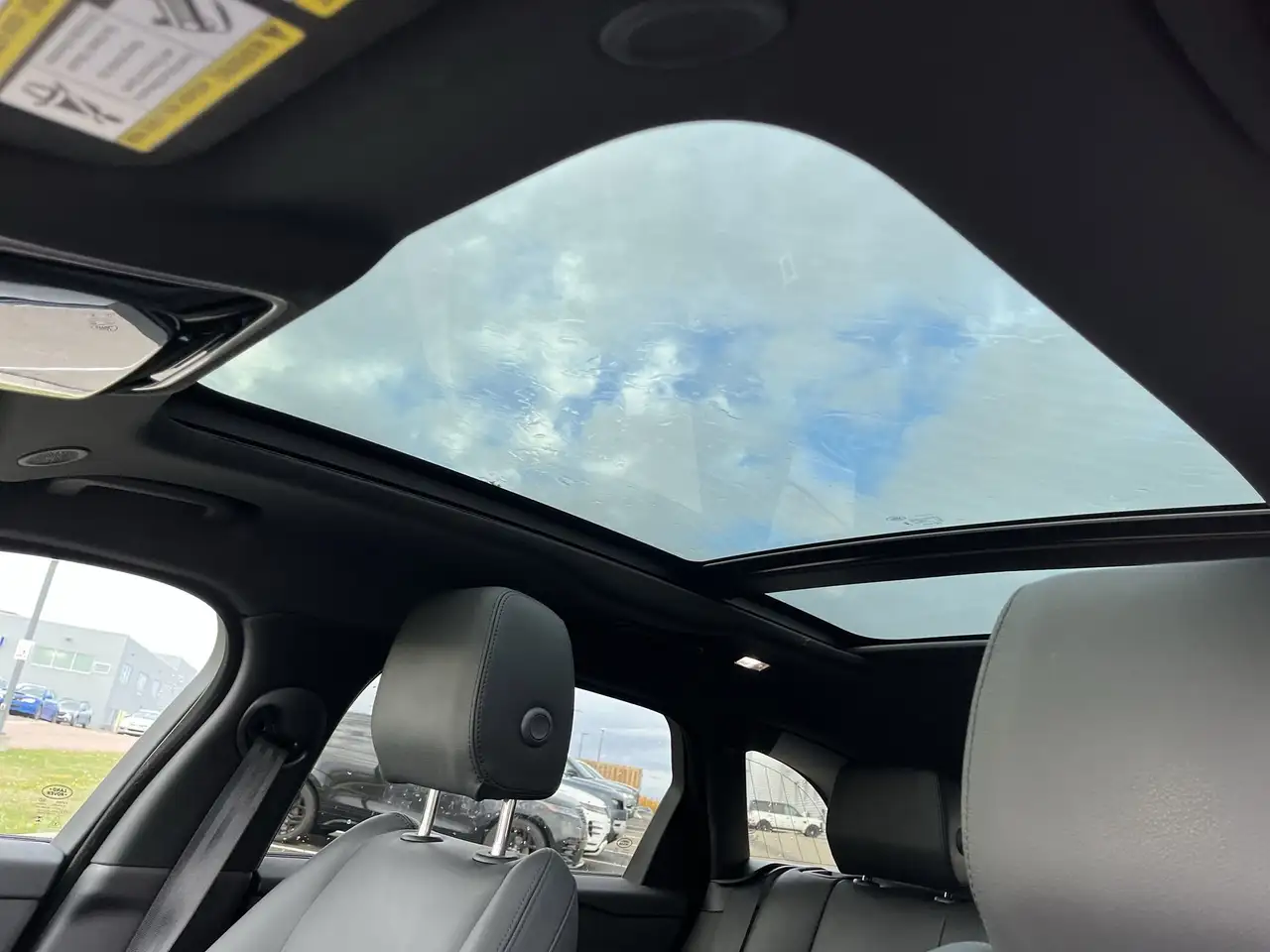 Land Rover Range Rover Velar photo Land Rover Range Rover Velar