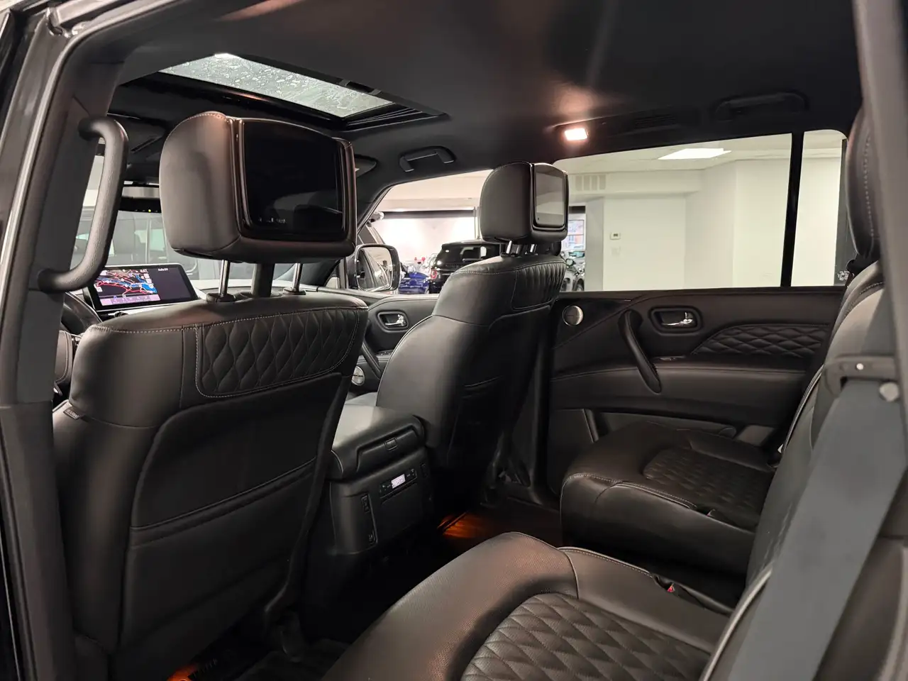 Infiniti QX80 снимка Infiniti QX80