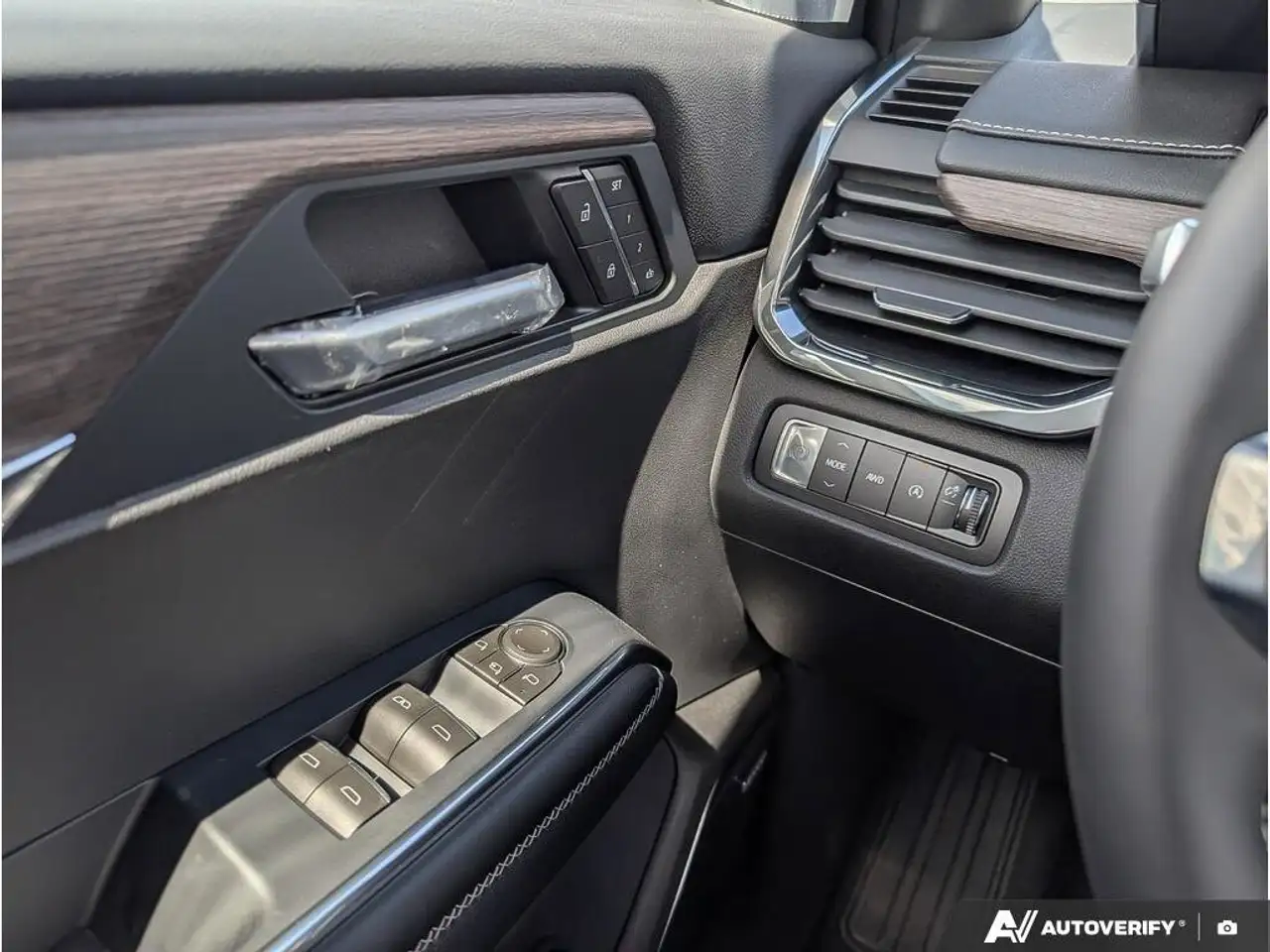 GMC Acadia снимка GMC Acadia