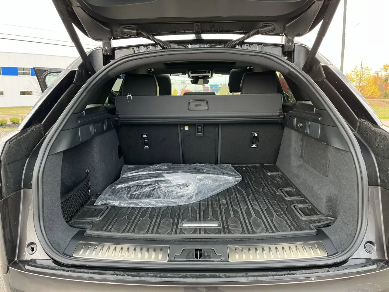 Land Rover Range Rover Velar photo Land Rover Range Rover Velar