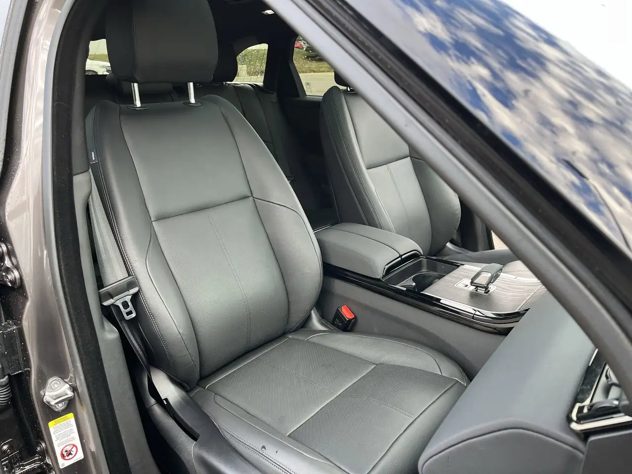 Land Rover Range Rover Velar photo Land Rover Range Rover Velar