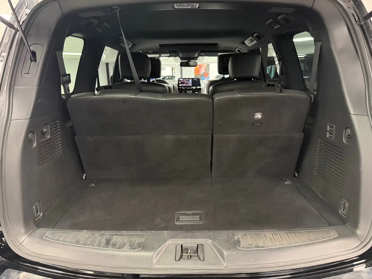 Infiniti QX80 снимка Infiniti QX80