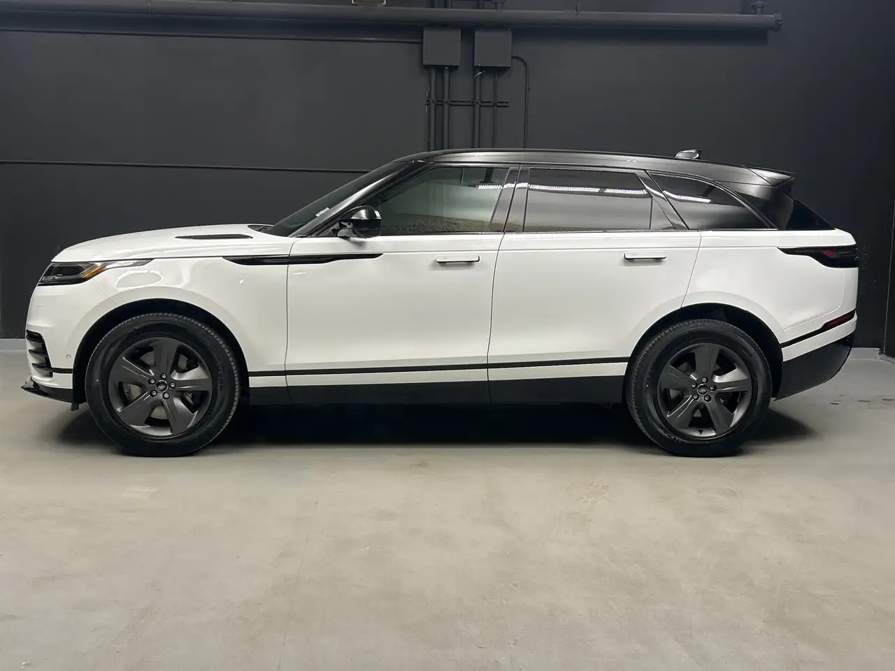Land Rover Range Rover Velar photo Land Rover Range Rover Velar