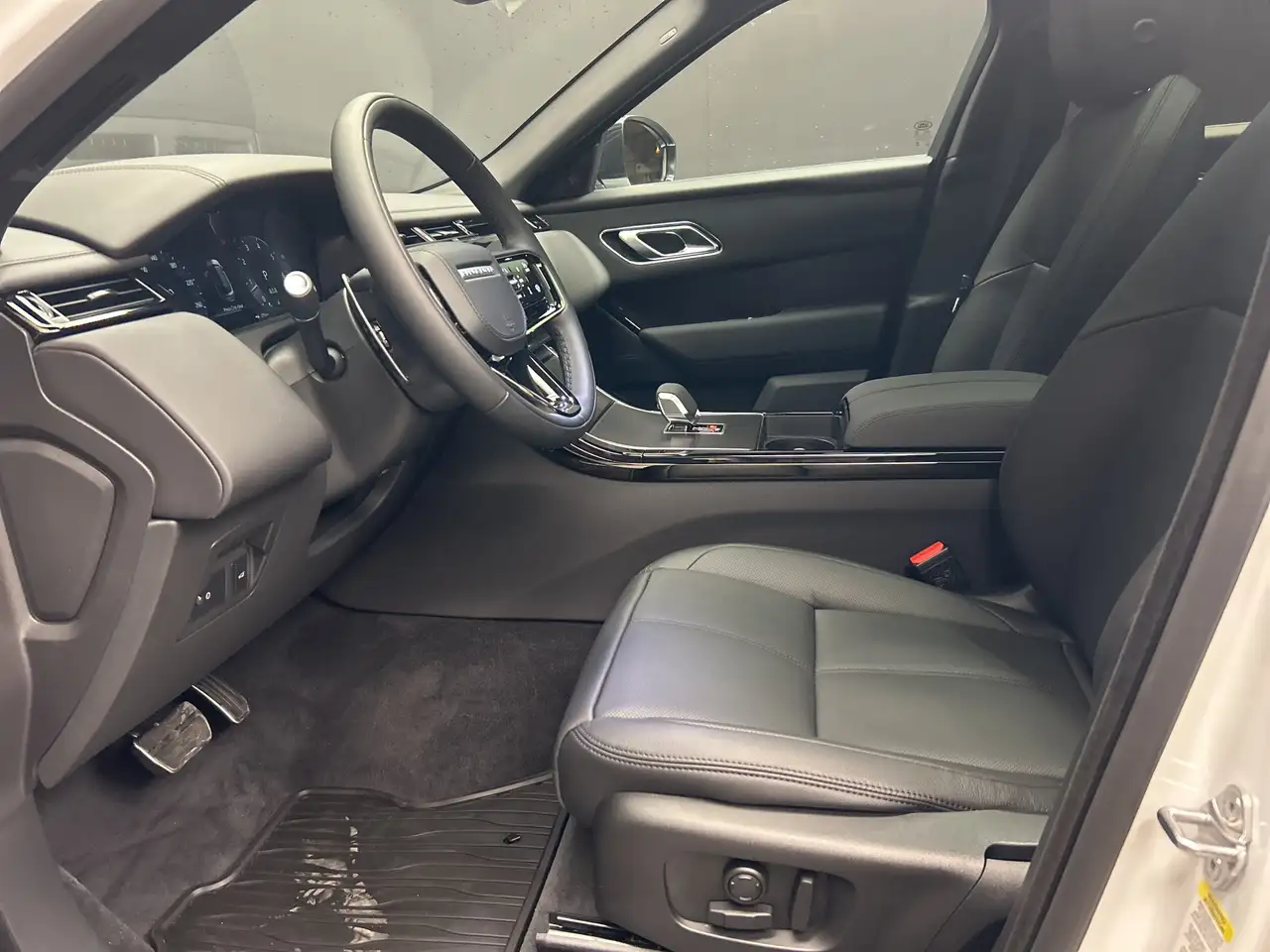 Land Rover Range Rover Velar photo Land Rover Range Rover Velar