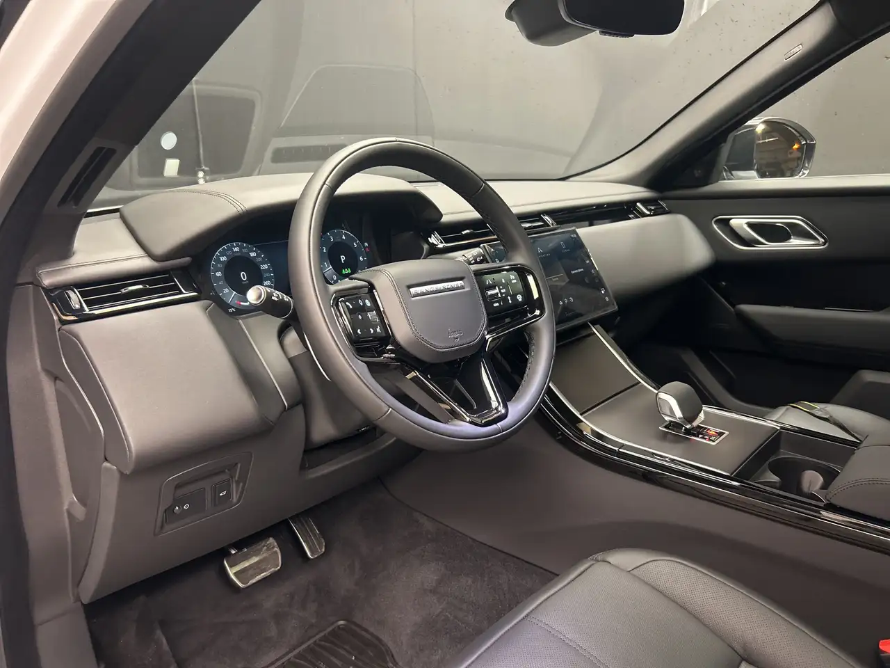 Land Rover Range Rover Velar photo Land Rover Range Rover Velar