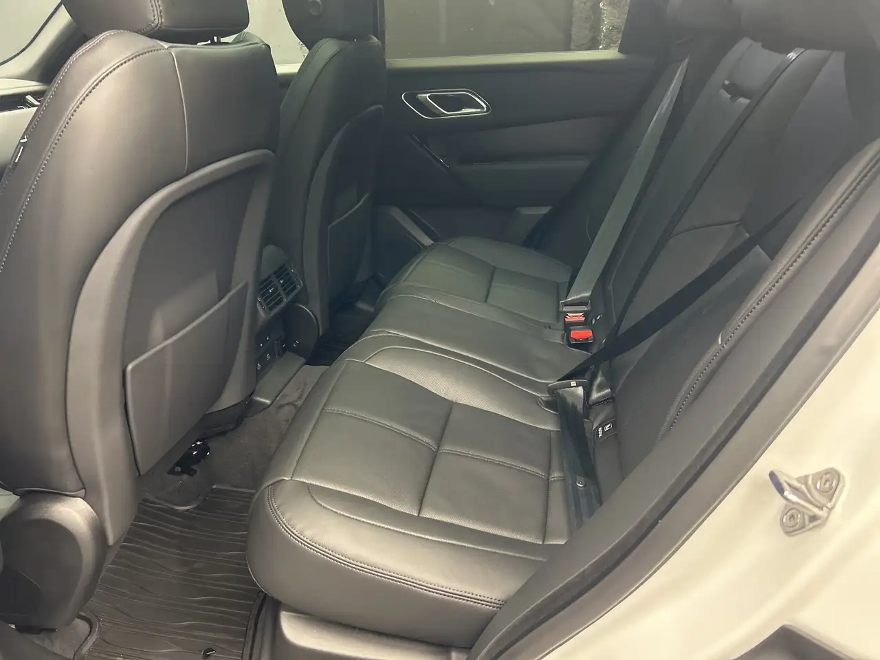 Land Rover Range Rover Velar photo Land Rover Range Rover Velar