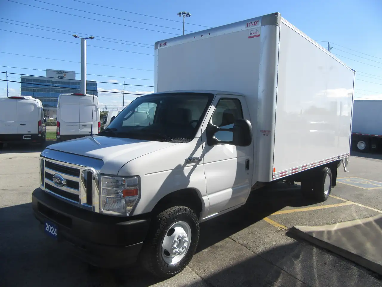 Ford E-450 снимка Ford E-450