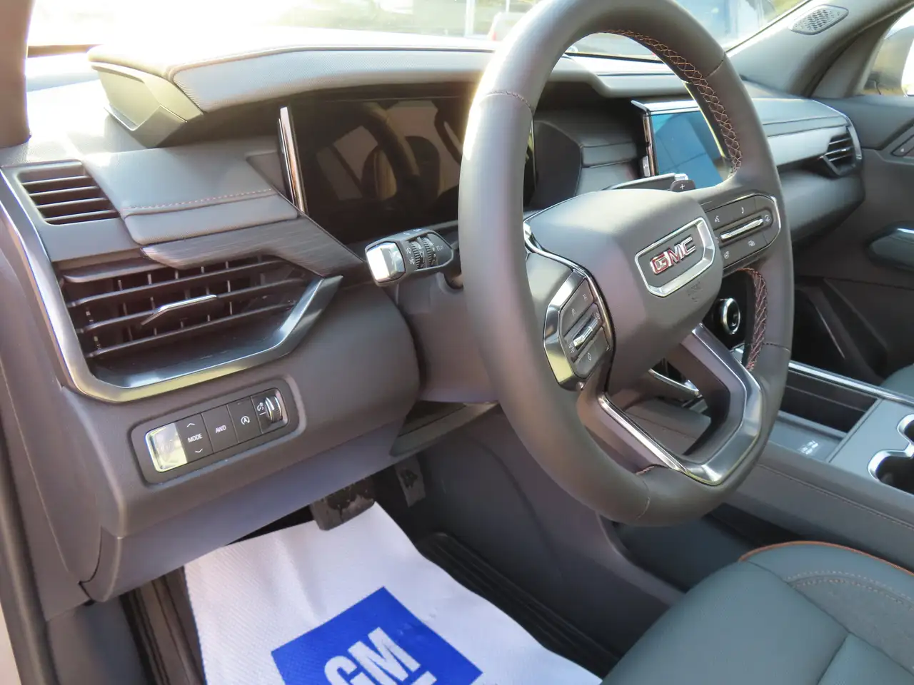 GMC Acadia снимка GMC Acadia
