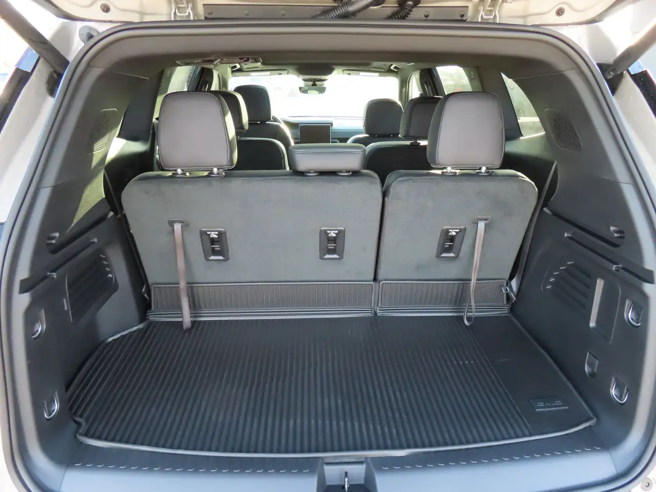 GMC Acadia снимка GMC Acadia