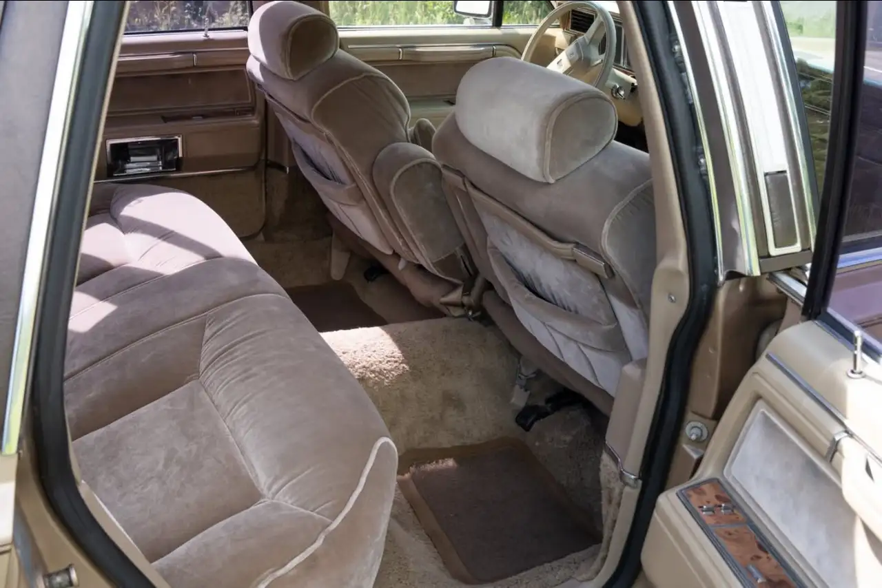 Lincoln Town Car снимка Lincoln Town Car