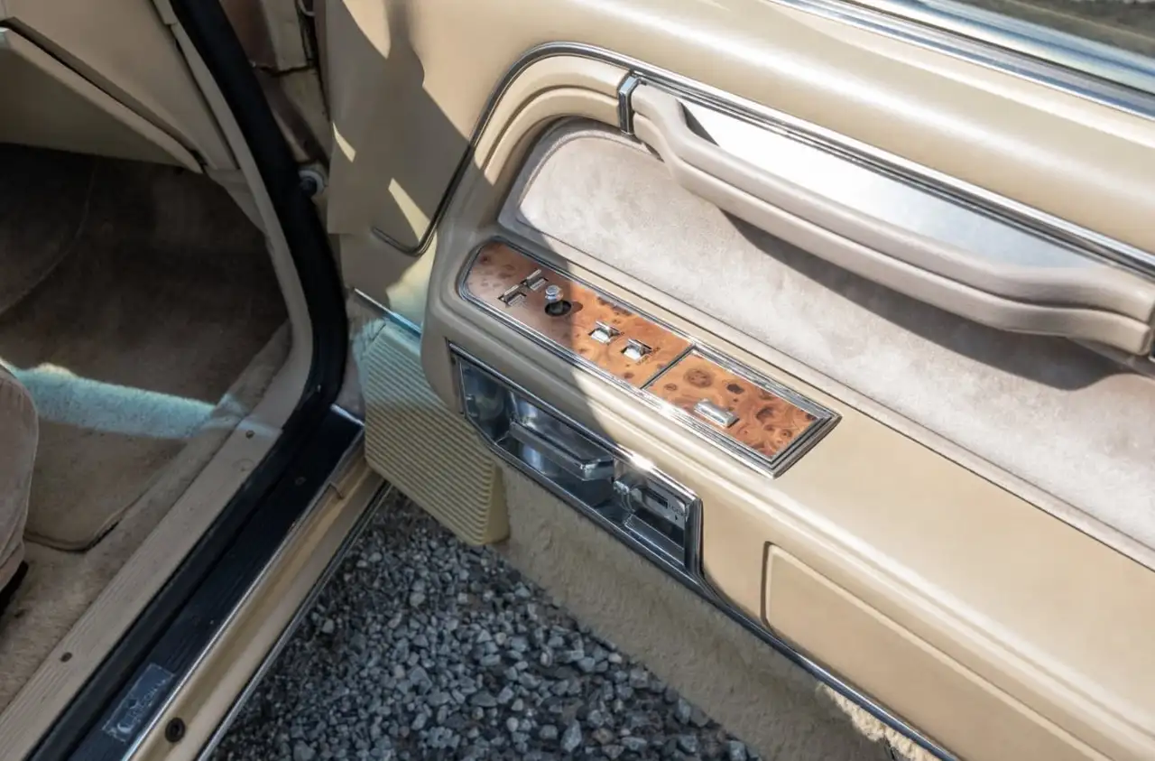 Lincoln Town Car снимка Lincoln Town Car