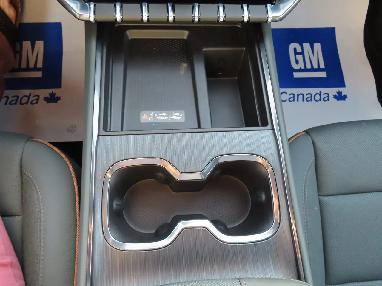GMC Acadia снимка GMC Acadia