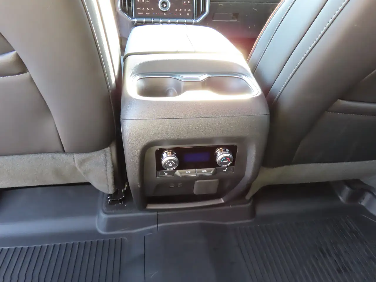 GMC Acadia снимка GMC Acadia