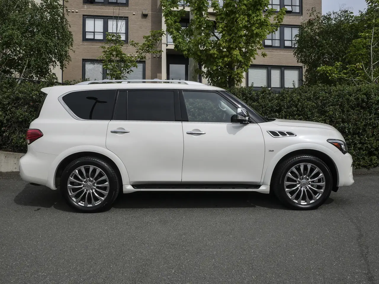 Infiniti QX80 fotografie Infiniti QX80