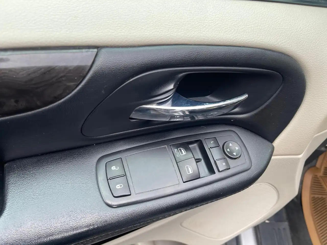 Dodge Grand Caravan photo Dodge Grand Caravan