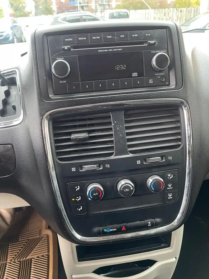 Dodge Grand Caravan photo Dodge Grand Caravan
