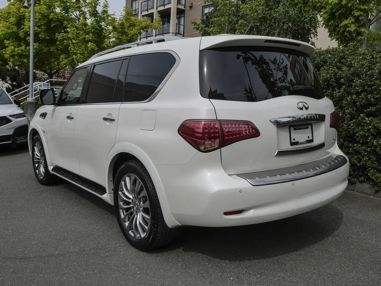 Infiniti QX80 fotografie Infiniti QX80