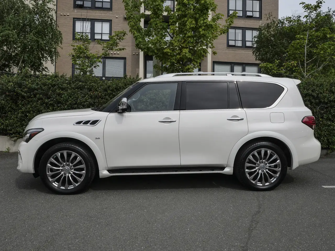 Infiniti QX80 fotografie Infiniti QX80