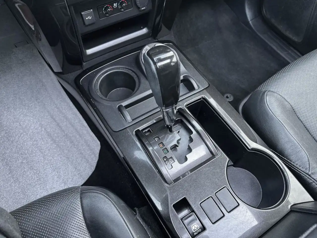 Toyota 4-Runner снимка Toyota 4-Runner