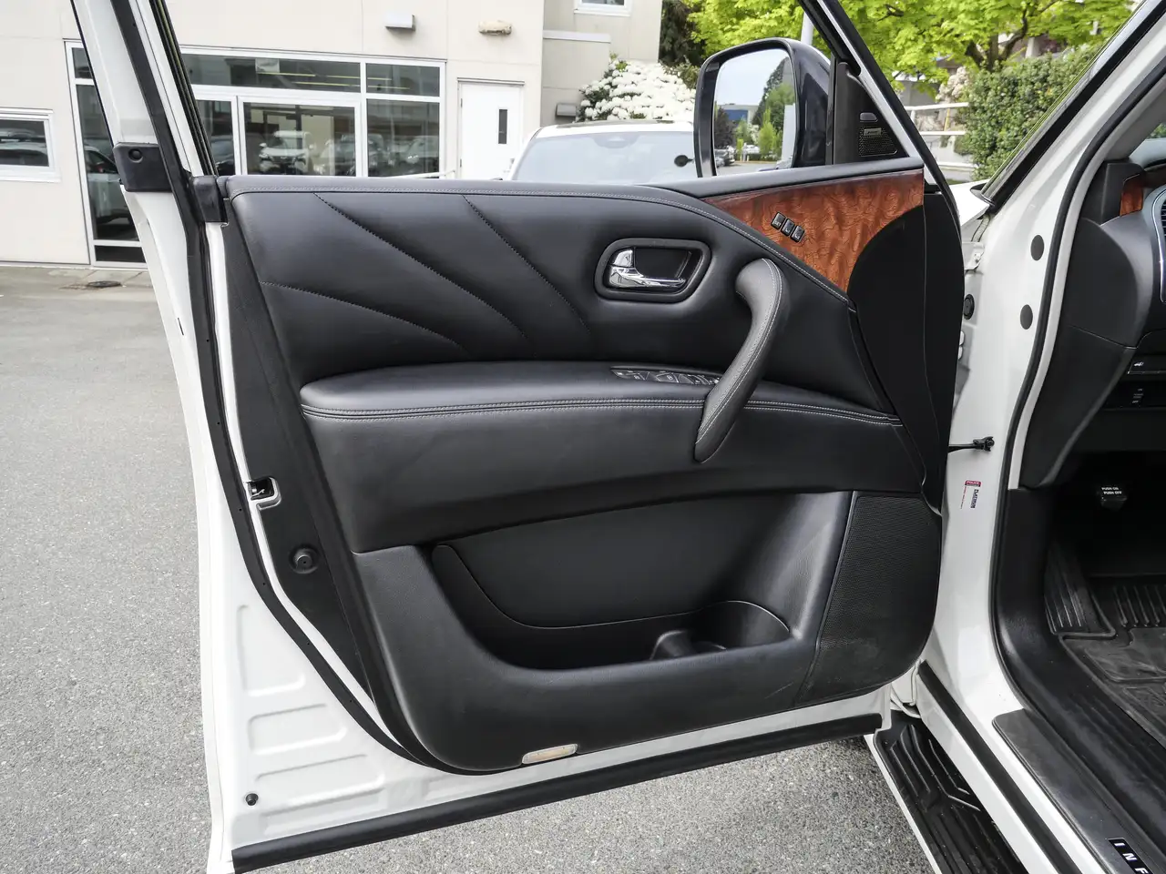Infiniti QX80 fotografie Infiniti QX80