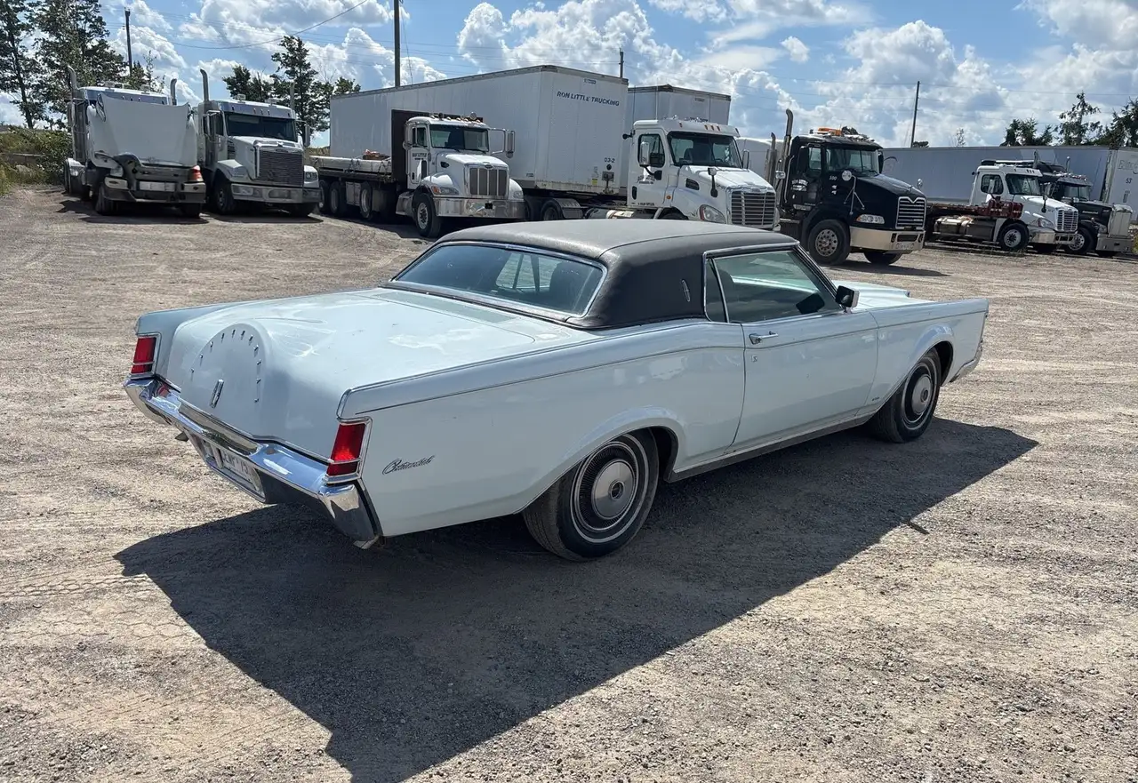 Lincoln Continental снимка Lincoln Continental