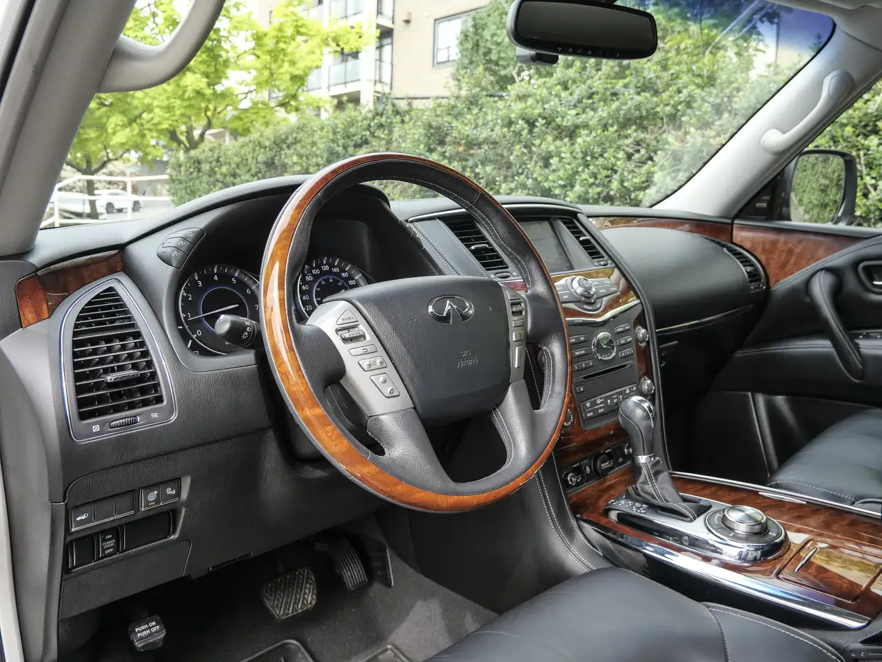 Infiniti QX80 fotografie Infiniti QX80