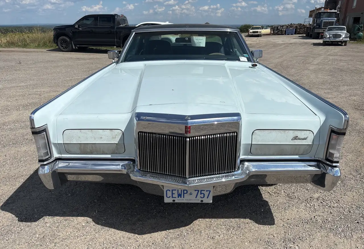 Lincoln Continental снимка Lincoln Continental