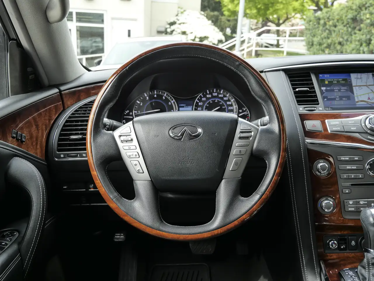 Infiniti QX80 fotografie Infiniti QX80