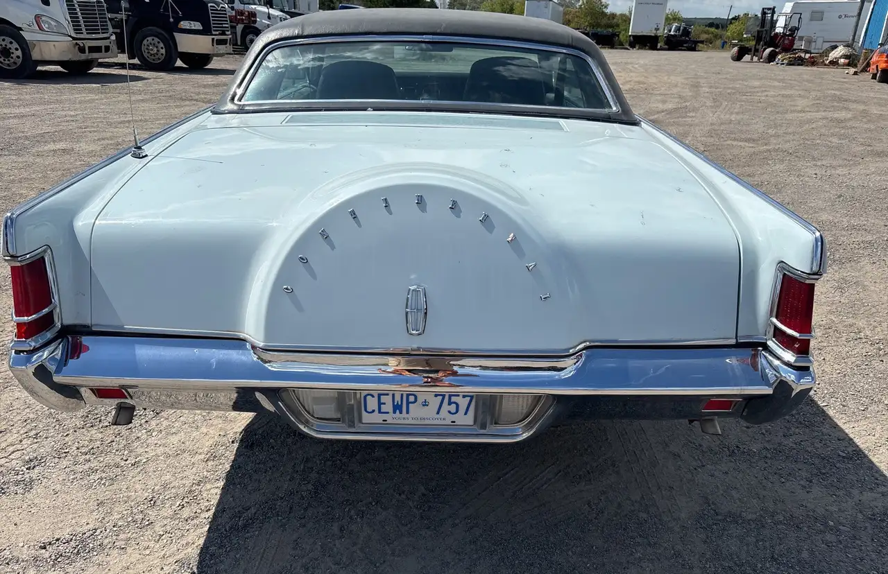 Lincoln Continental снимка Lincoln Continental