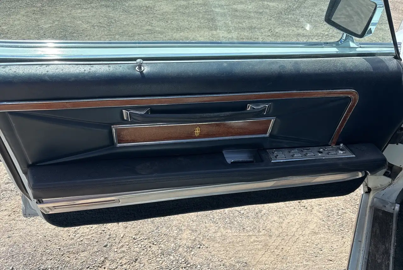 Lincoln Continental снимка Lincoln Continental