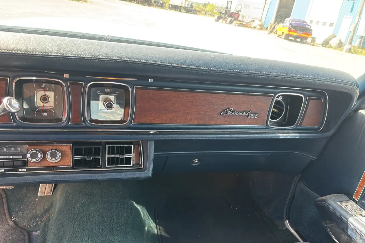 Lincoln Continental снимка Lincoln Continental