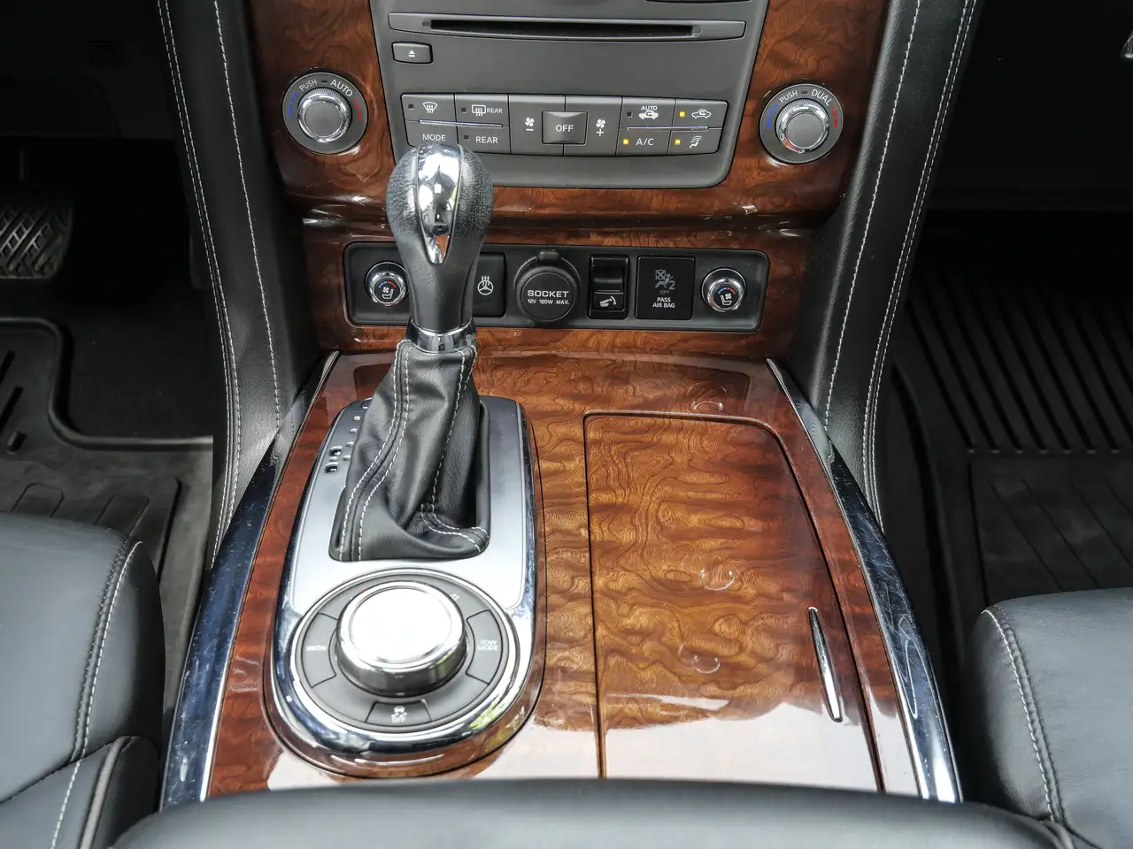 Infiniti QX80 fotografie Infiniti QX80
