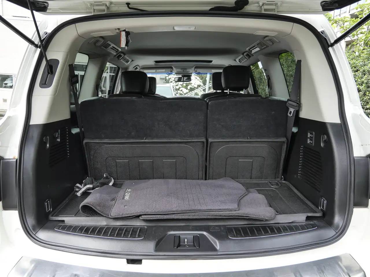 Infiniti QX80 fotografie Infiniti QX80