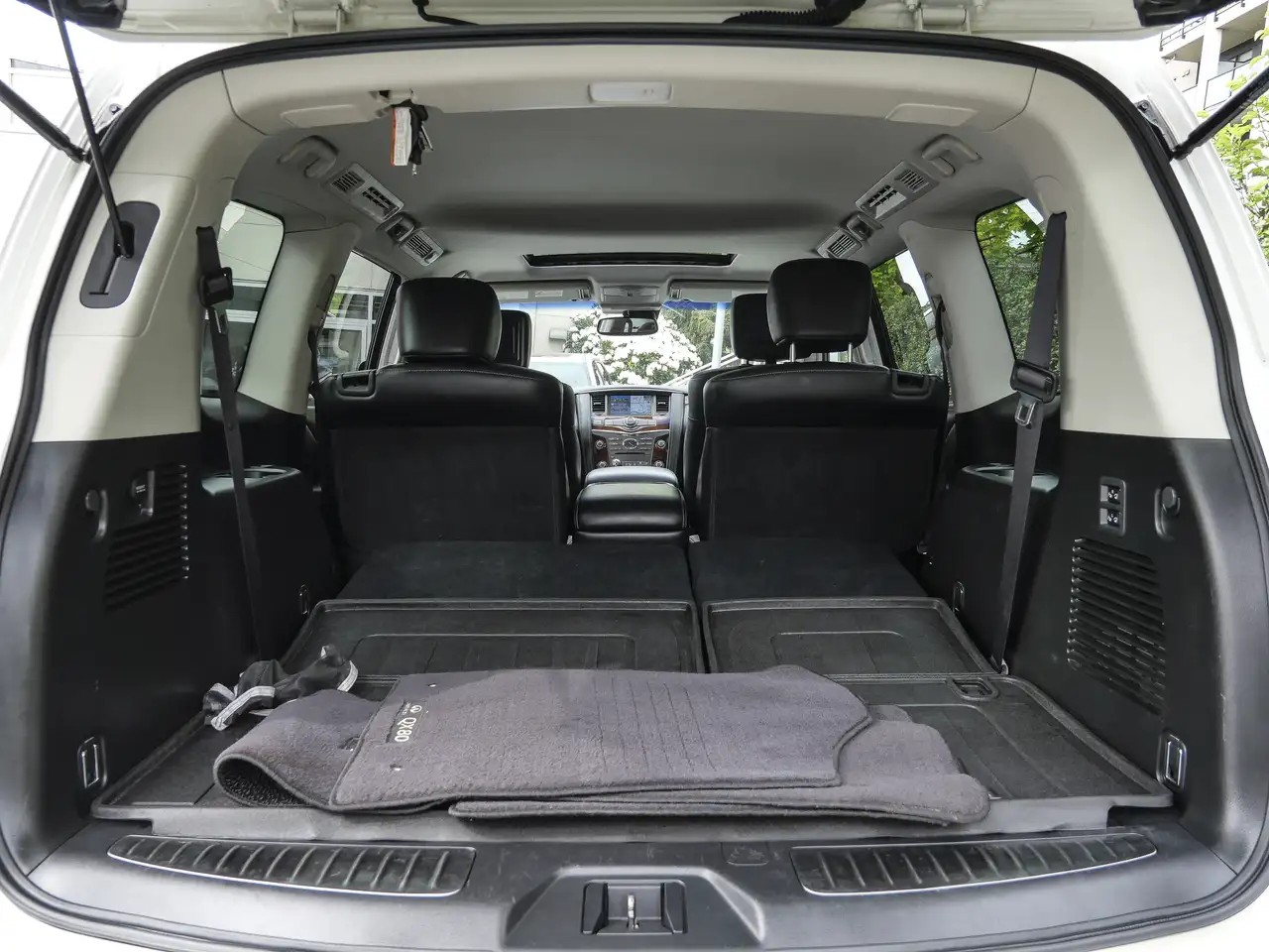 Infiniti QX80 fotografie Infiniti QX80