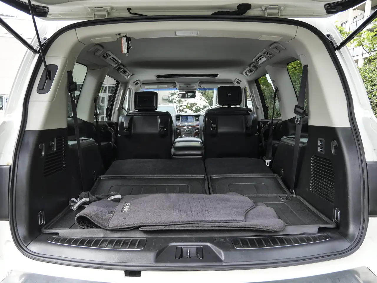 Infiniti QX80 fotografie Infiniti QX80
