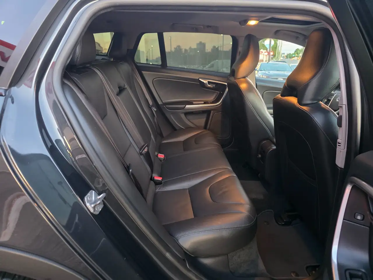 Volvo V60 Cross Country photo Volvo V60 Cross Country