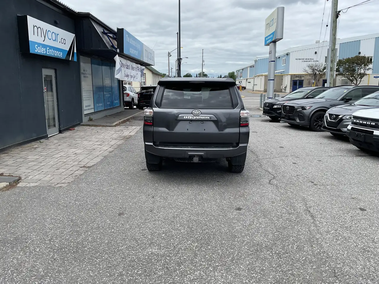 Toyota 4-Runner снимка Toyota 4-Runner