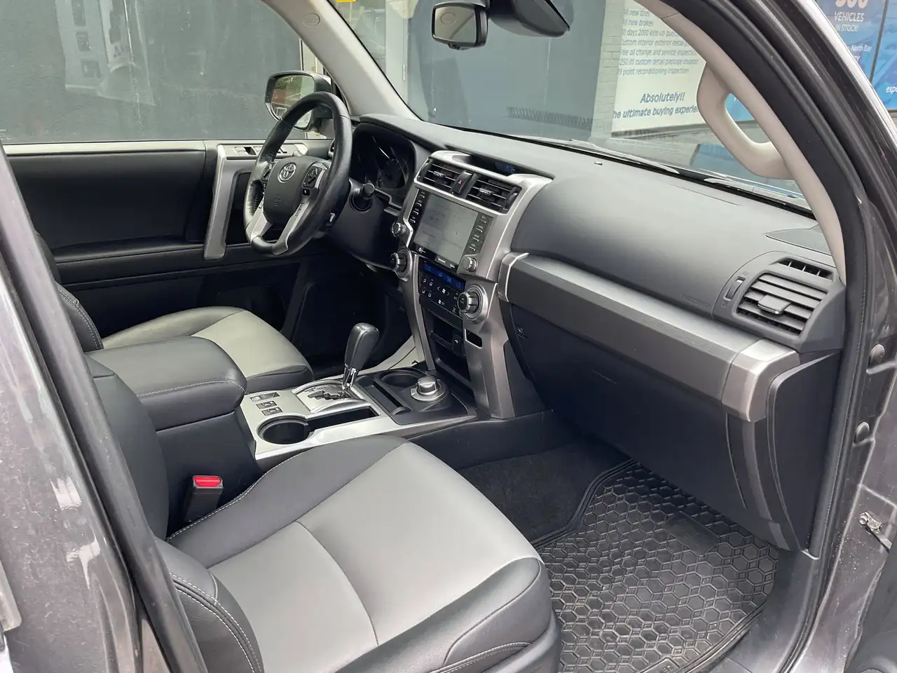 Toyota 4-Runner снимка Toyota 4-Runner