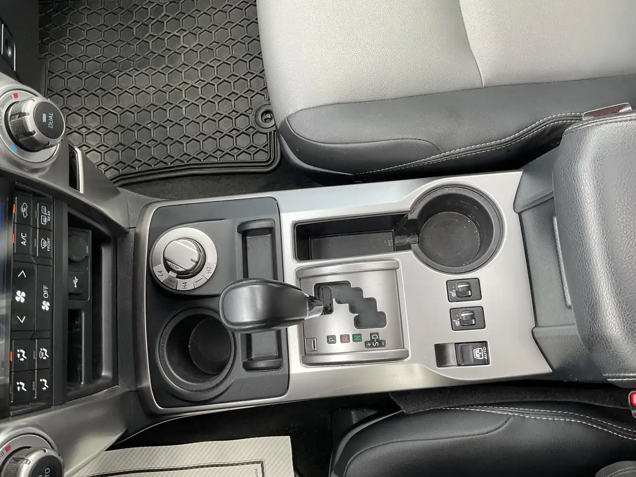 Toyota 4-Runner снимка Toyota 4-Runner